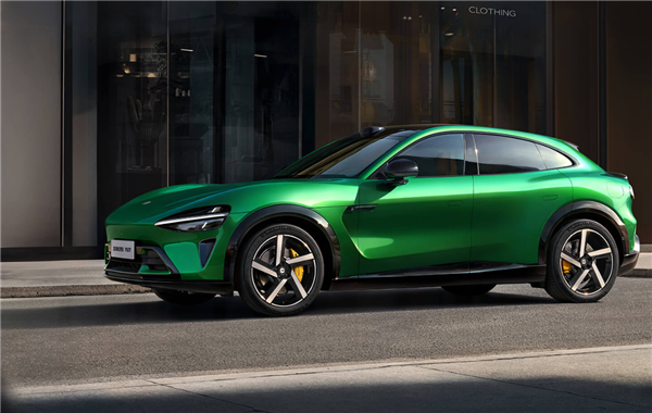 雷军:特斯拉并非不可战胜 小米YU7将于Model Y一较高下