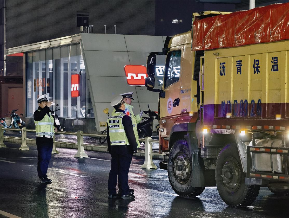 战风雪 保畅通！西安经开区全力守护群众出行“平安路”