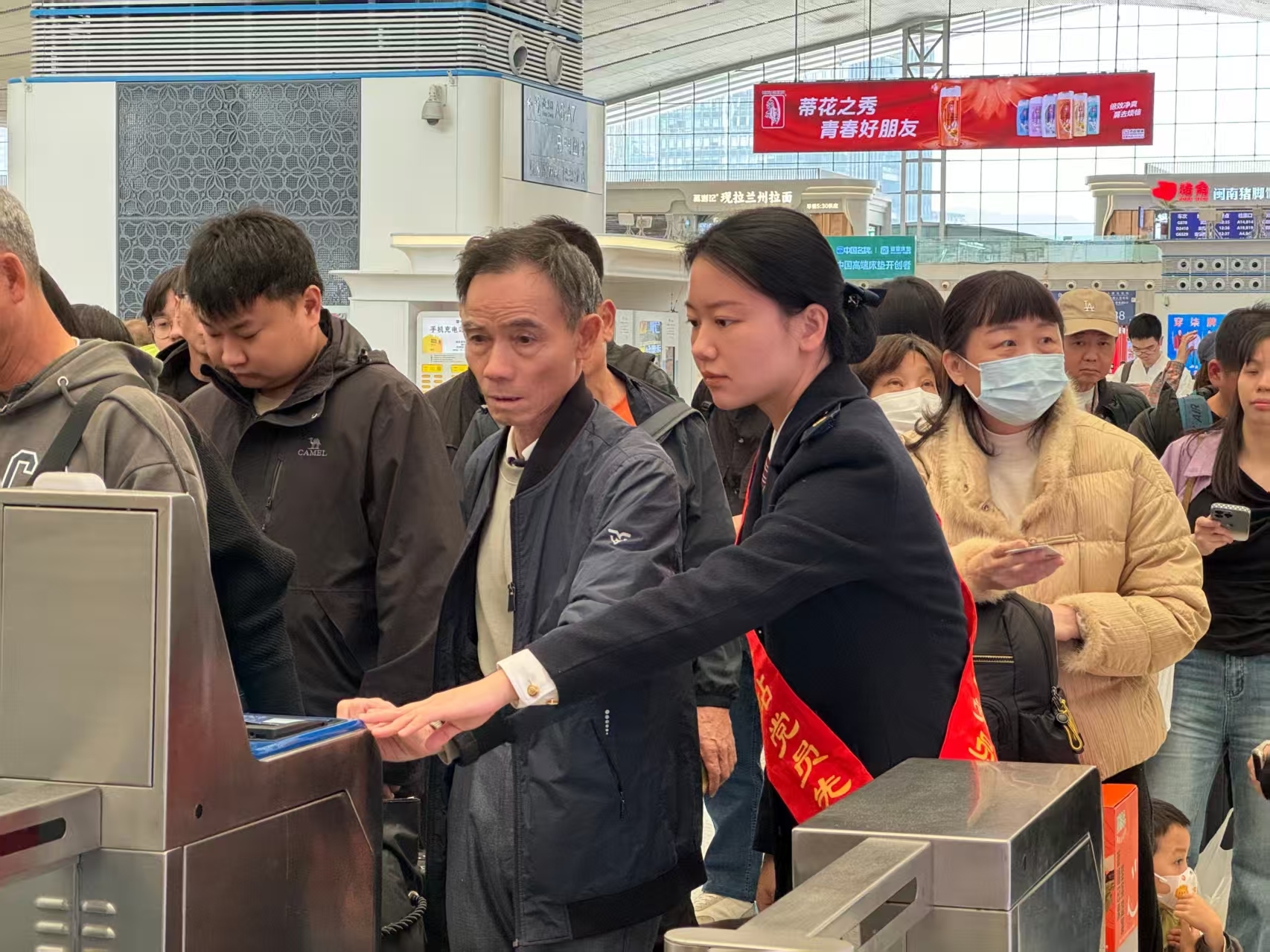 2025，数说深圳铁路  跃升的数字，温暖的旅程