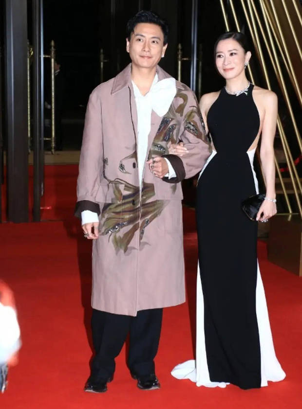 搜狐娱乐讯 4日晚，万千星辉2025TVB颁奖礼红毯举行，佘诗曼、黄宗泽、马国明、高海宁、李施嬅、陈豪、林保怡等明星纷纷亮相。