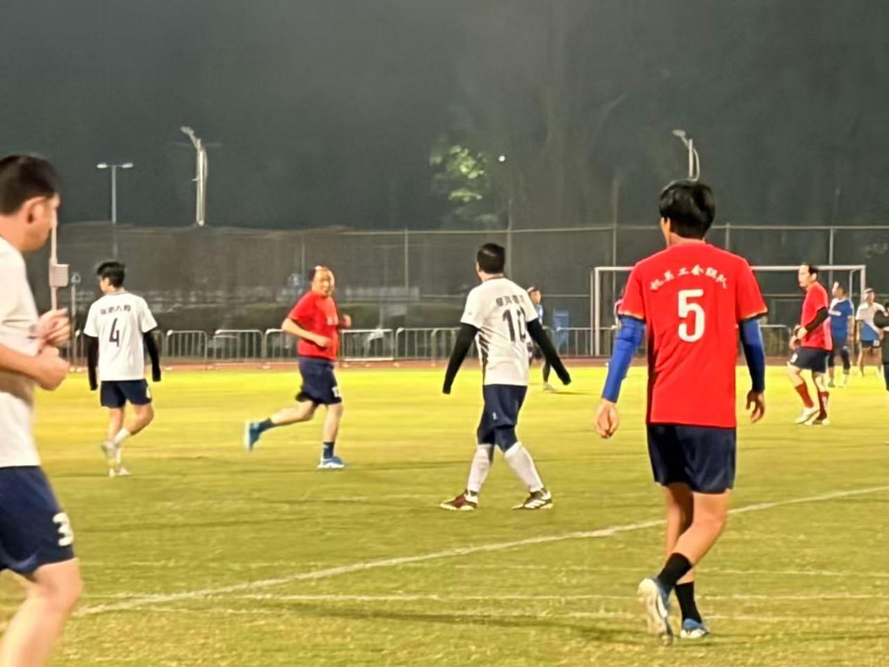 绿茵迎新展活力，政企同心启新章 ——西乡街道举办足球友谊赛喜迎元旦