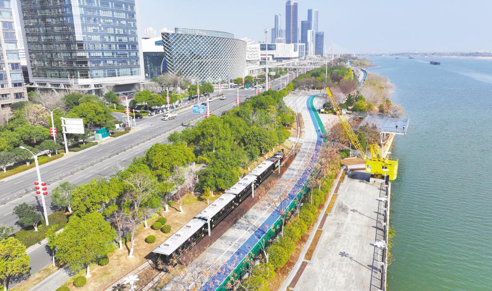 南昌：“初心号”小火车焕新出发（图）