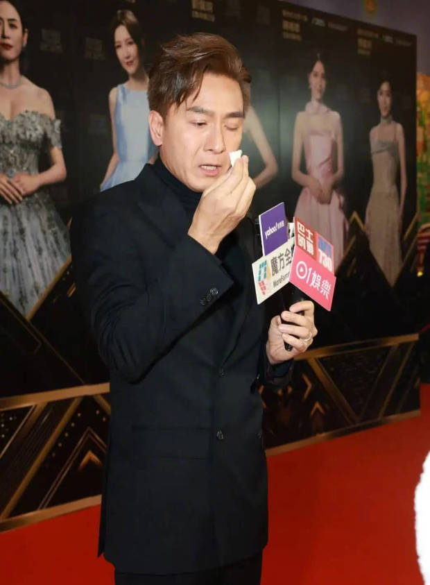 当天，马国明谈父亲去世哽咽落泪。