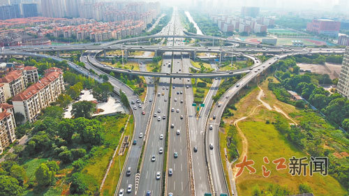 南昌市前湖立交交通组织优化后更加畅通。
