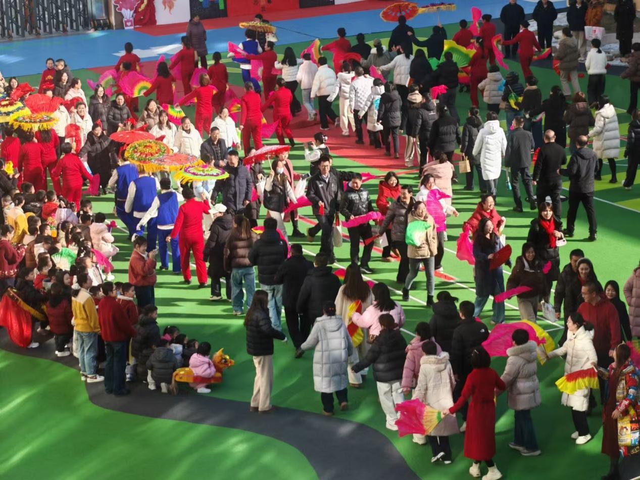 岁末寻年韵 情暖亲子间——榆林高新区第四幼儿园亲子游园会欢乐举行