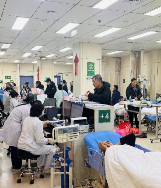 工作台一侧走道也安排了加床