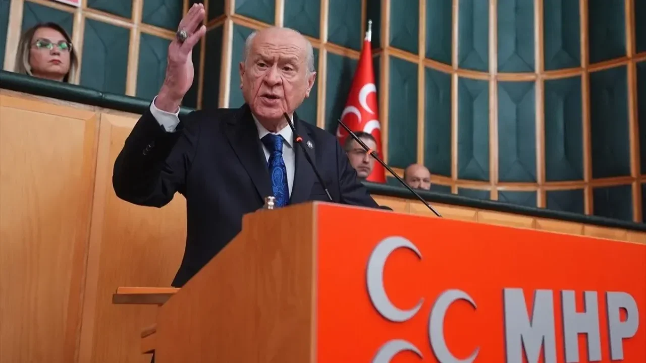 “闻到石油味的美帝国主义比闻到血腥味的鲨鱼还危险”