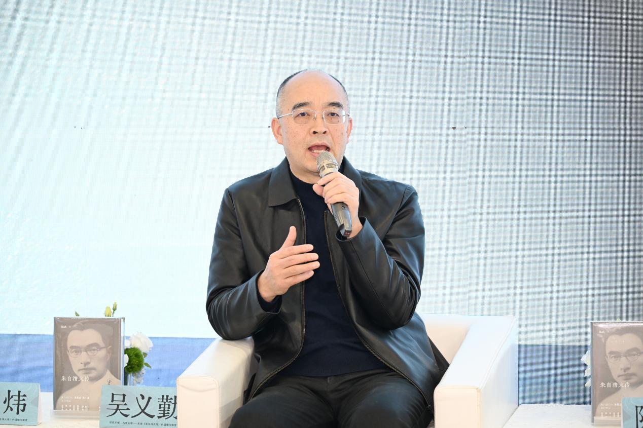 中国作家协会党组成员、书记处书记、副主席 吴义勤