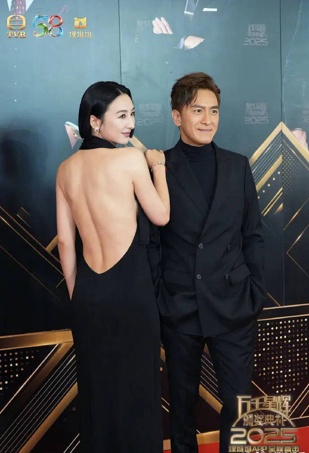 马国明与高海宁同框亮相红毯。