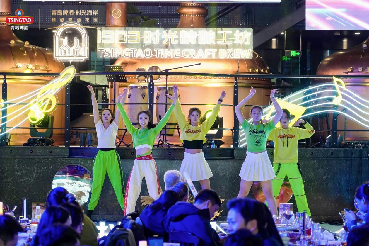 时光海岸点燃迎新狂欢,共赴“干杯2026”浪漫之约