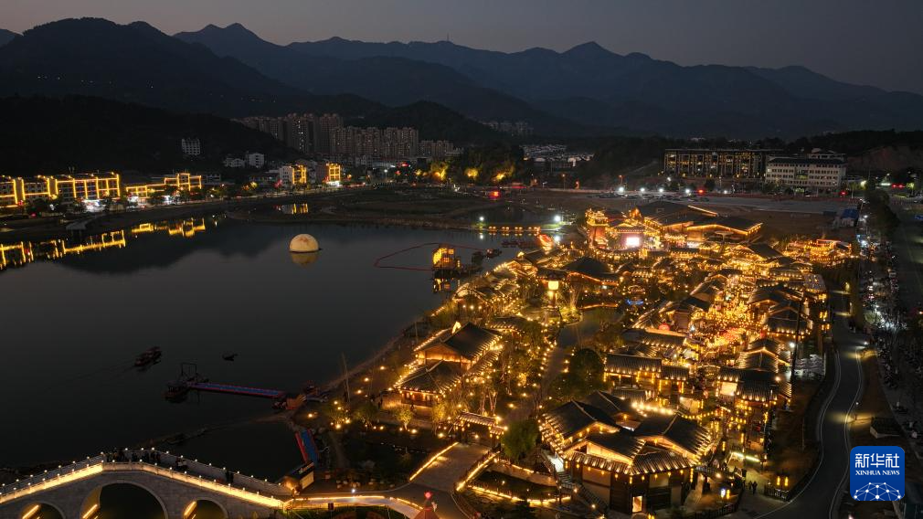 这是1月9日拍摄的南岳里夜景（无人机照片）。新华社记者 陈振海 摄