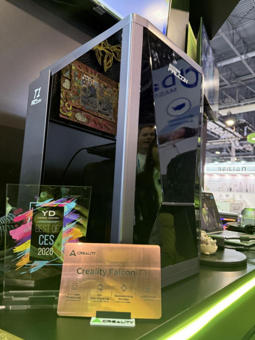 创想三维携新品SPARKX i7亮相CES 2026，影视飓风Tim现场直击