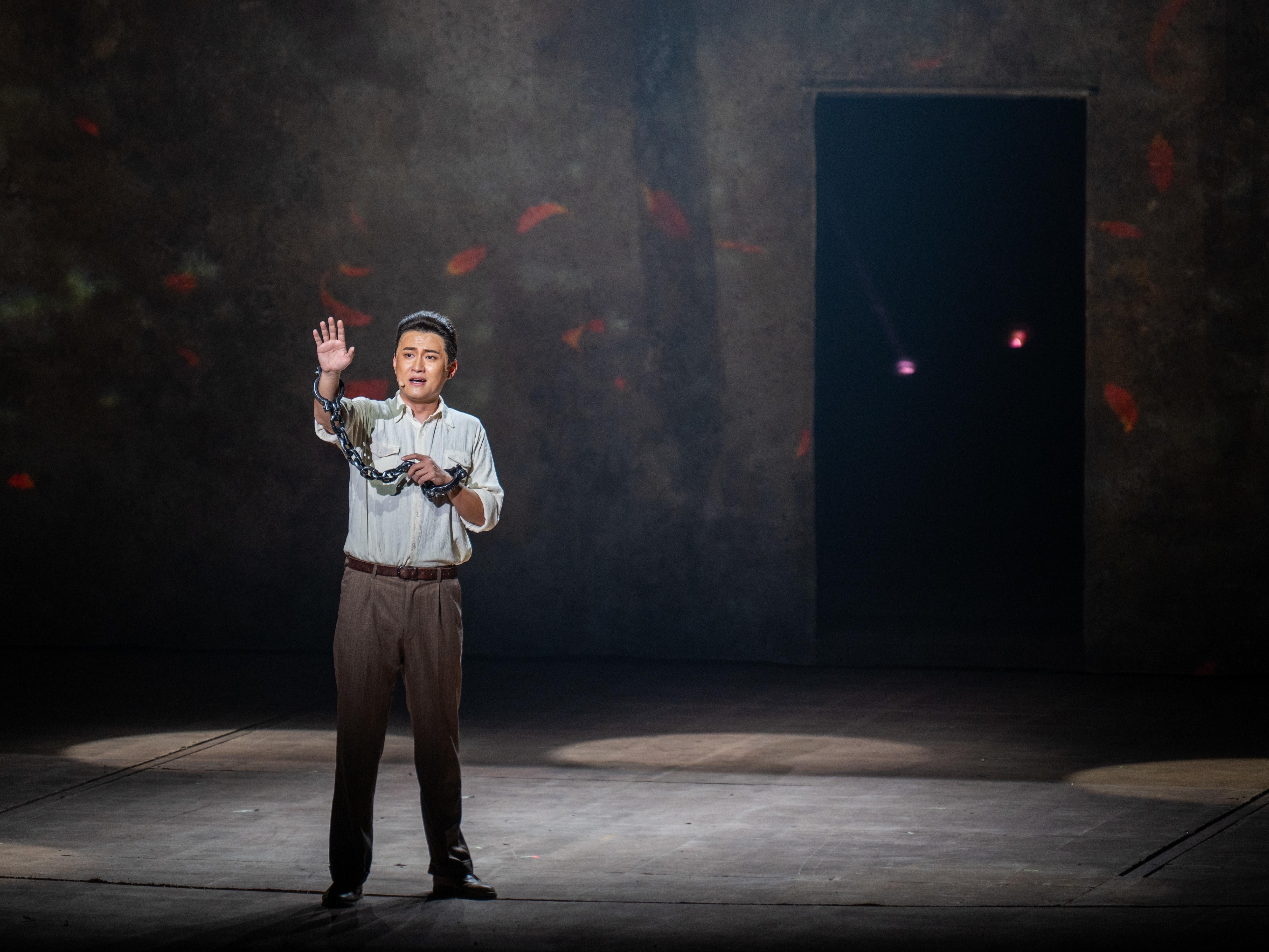 中山原创音乐剧《殷红木棉》在京首演 全景式再现杨殷革命生涯