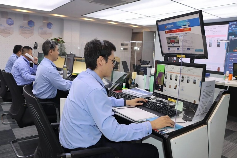 连线交警正在值班。交警供图