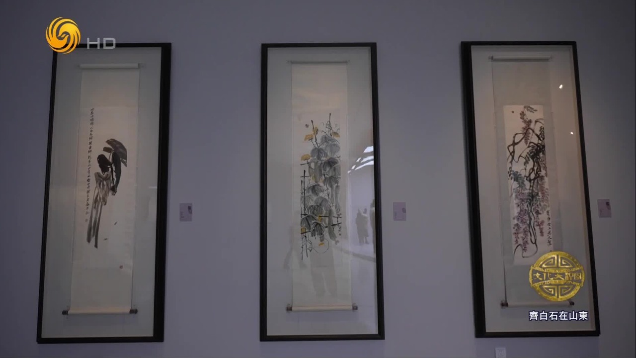 齐白石笔下的虾活灵活现，而他的草虫作品同样堪称精绝