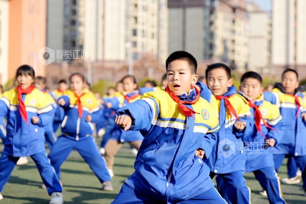 江西上高：阳光大课间 武术进校园（图）