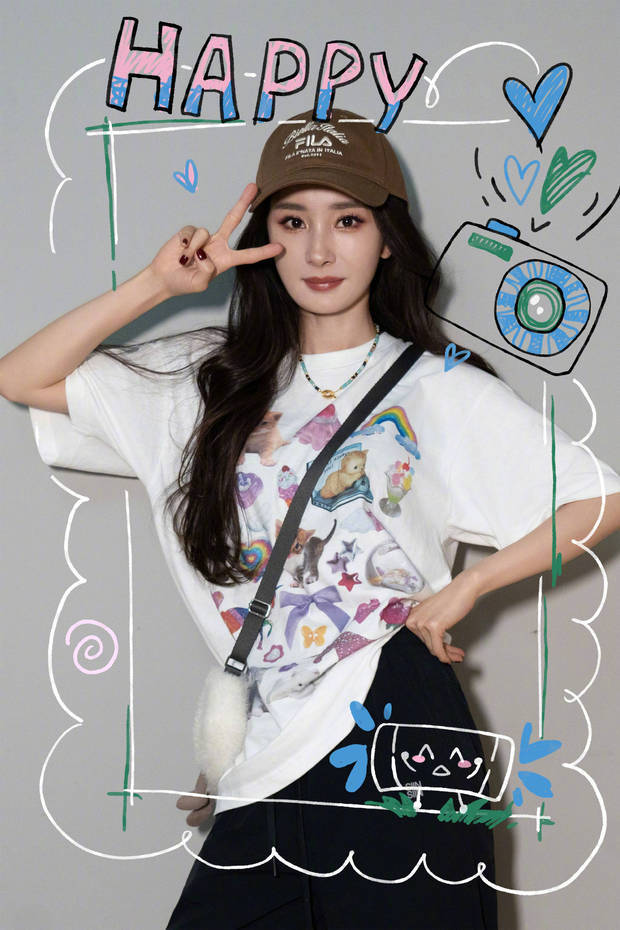 杨幂美貌养眼。