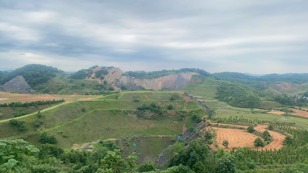 图片说明：萍乡废弃矿山项目修复效果