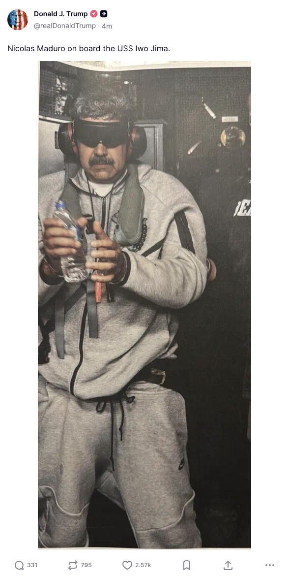 特朗普公布马杜罗蒙眼戴手铐照片