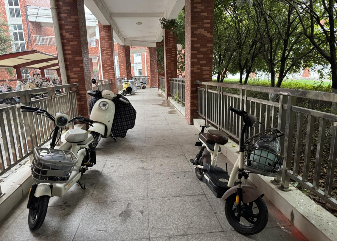 ▲电动自行车违规停放