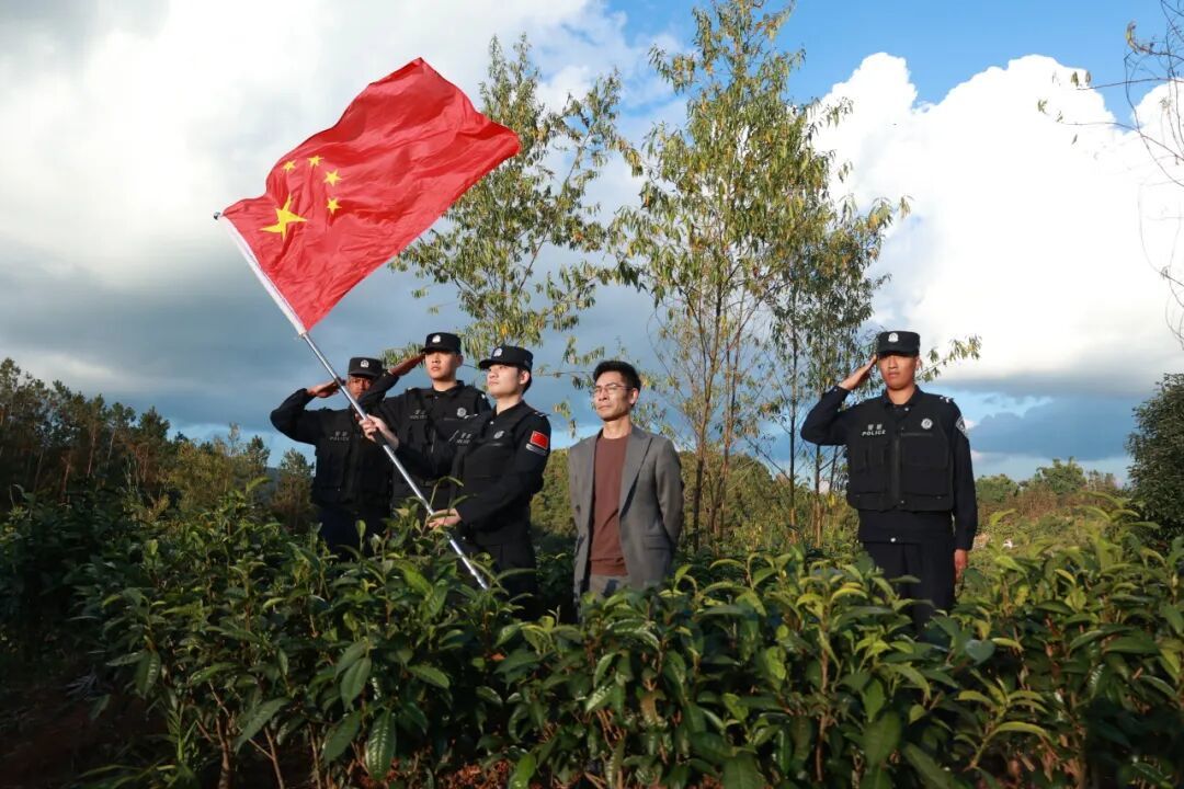 “爸，想吃你做的辣椒炒肉了！”父亲从江西老家赶到云南边境