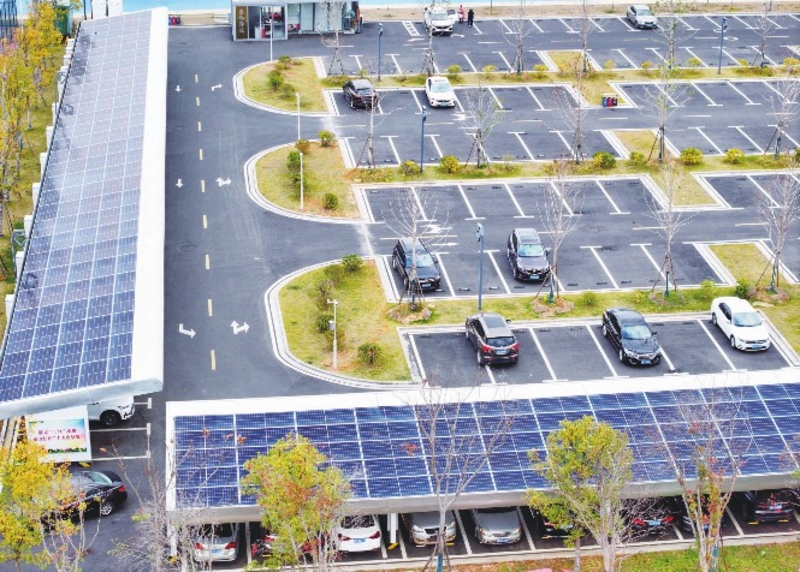 泰和县光伏停车棚化身城市“充电宝