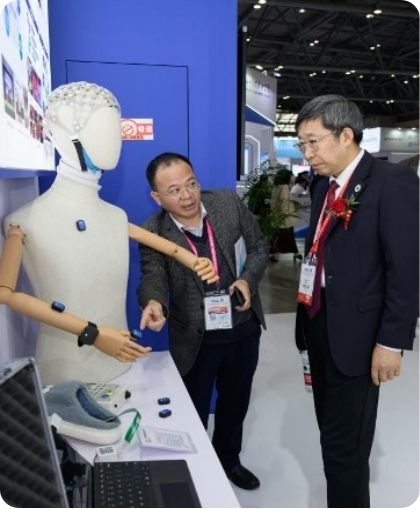 江西元素的脑机接口产品参加博览会