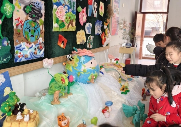 （铜陵市西湖中心学校“针尖生暖 毡艺润心”作品展）