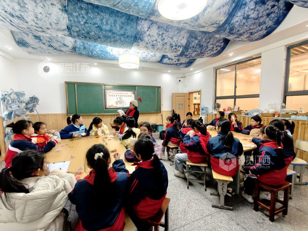 江西分宜:夏布刺绣进校园(图)