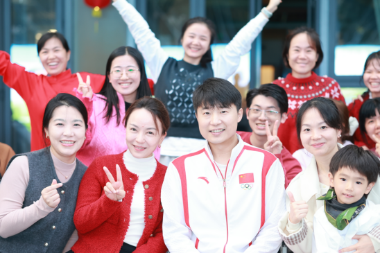 凤凰网|奥运冠军进深圳校园，助力学前教联体发展