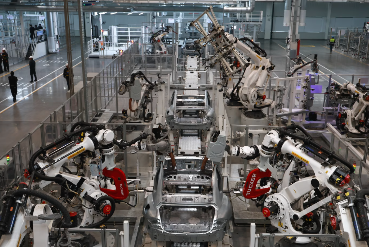 小米工厂的机械臂