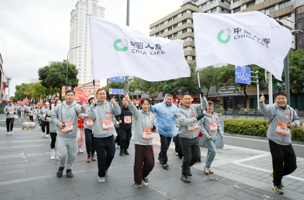 中国人寿寿险宁波市分公司助力宁波罗城  迎新欢乐跑，共绘健康活力新画卷