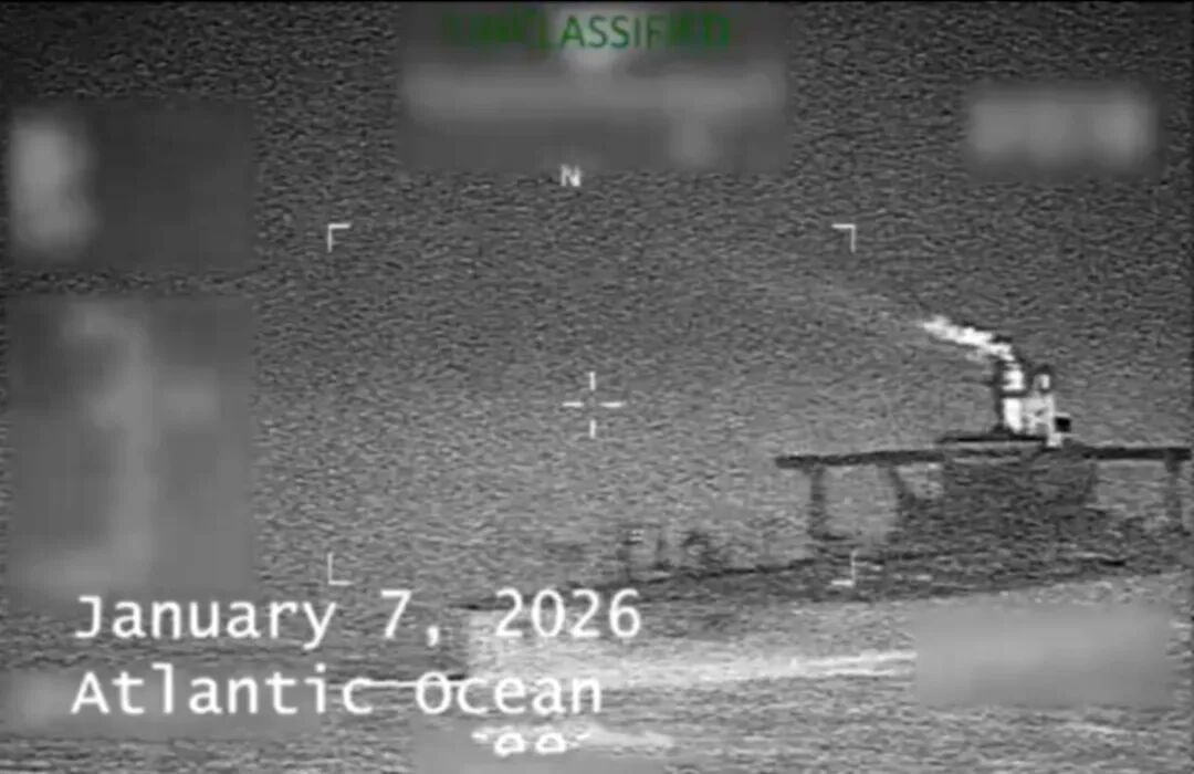 唐驳虎:特朗普先掳马杜罗,后抢俄油轮,揭示了这几个残酷真相