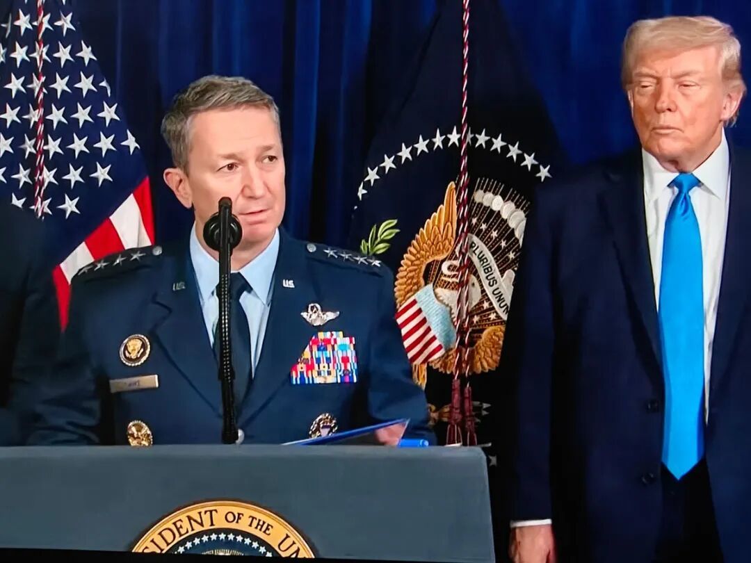 唐驳虎:特朗普先掳马杜罗,后抢俄油轮,揭示了这几个残酷真相