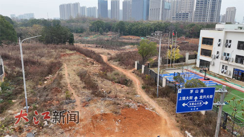 文汇街(茅山路)与玉壶山路相接处。全媒体记者沈冠楠摄