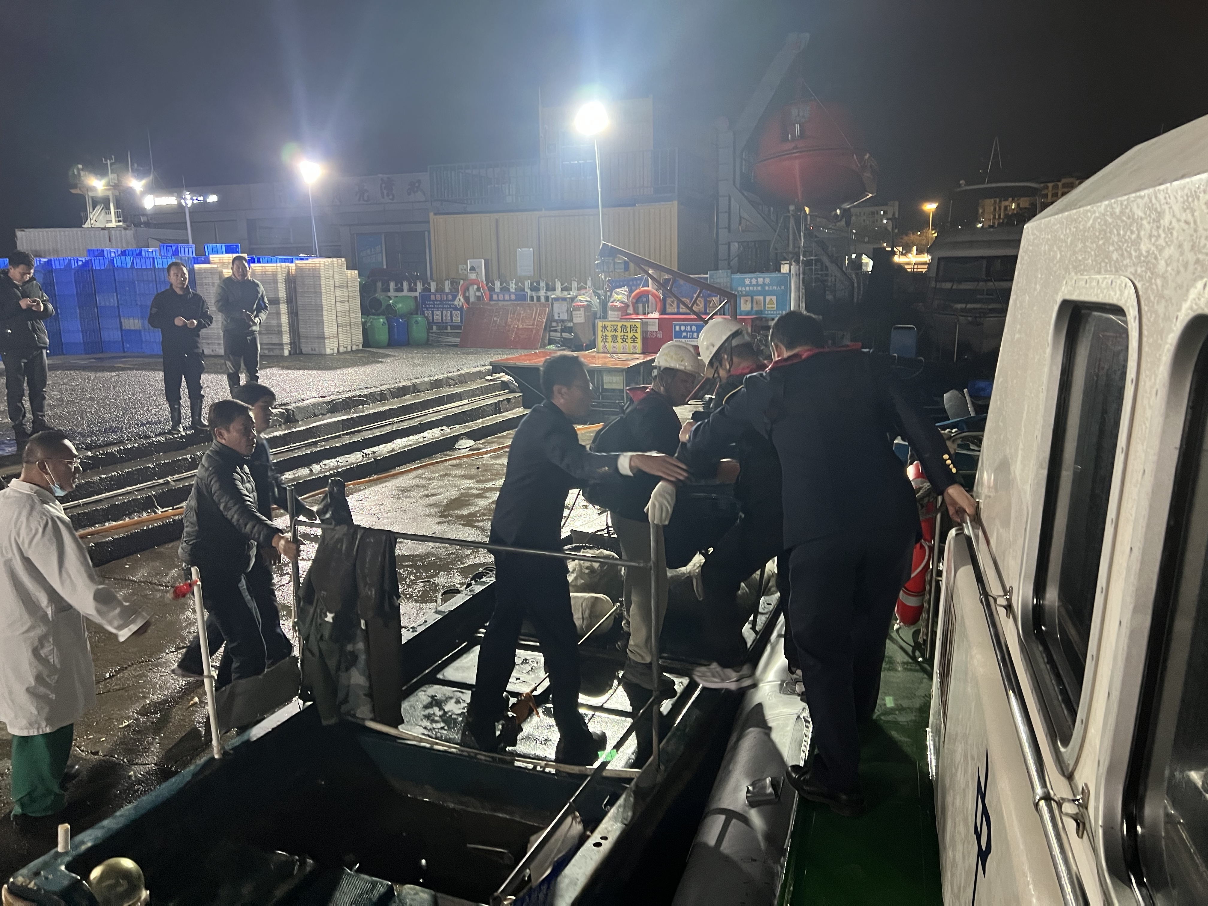 快速响应，高效救援！盐田海事局成功救助一名生病船员