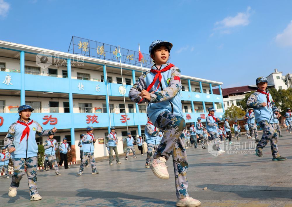 江西泰和：军体拳表演 活力满校园（图）