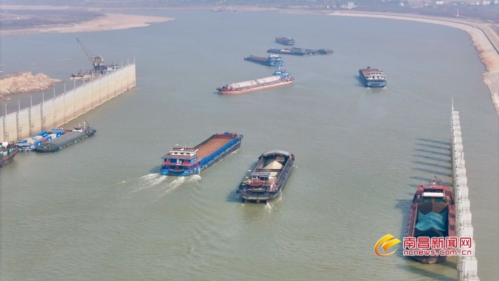 南昌：新年伊始航运忙（图）