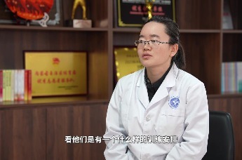 从神经内科到拳击赛场！队医马妮：告别压抑，用专业与热爱，守护运动员的冠军梦