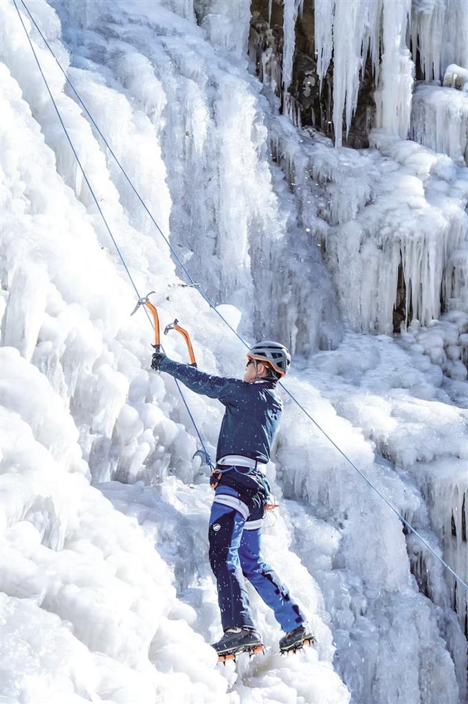 张超在青海大黑沟攀冰