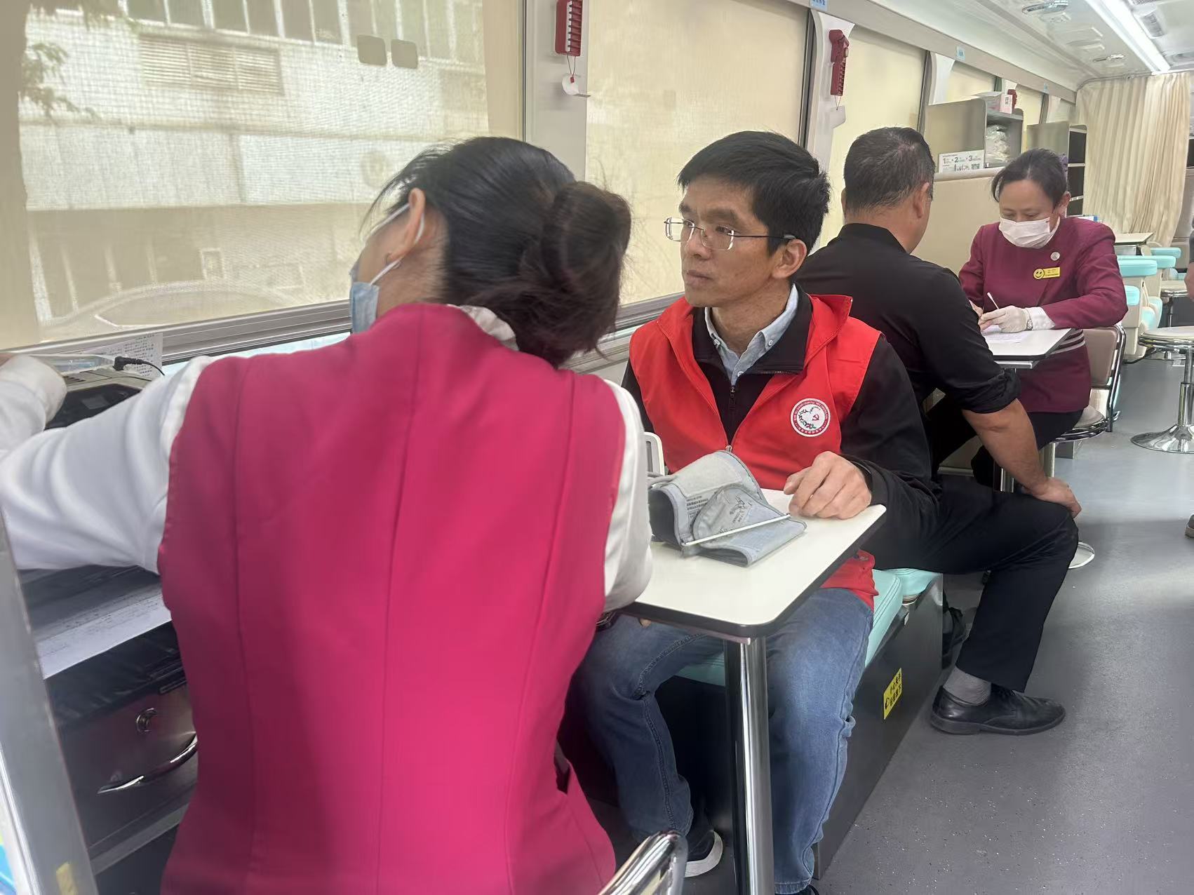 凝聚宝安力量，热血为爱续航——西乡社区成功举办无偿献血活动