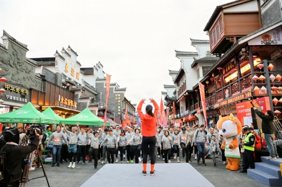 中国人寿寿险宁波市分公司助力宁波罗城  迎新欢乐跑，共绘健康活力新画卷