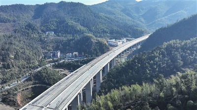 萍乡绕城高速跨G319特大桥全幅贯通（图）