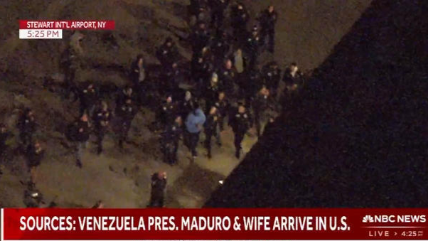 马杜罗抵达纽约,走下飞机舷梯画面曝光