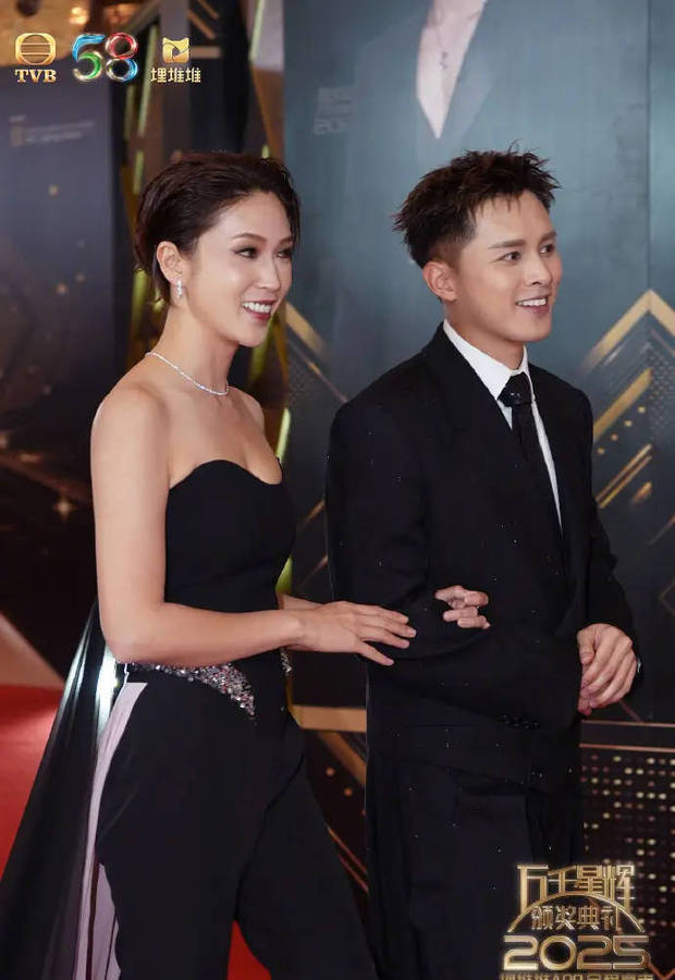 何广沛与蒋祖曼同框亮相。