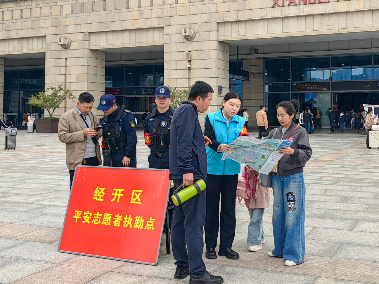 9800万人次背后的守护!西安铁路北客站广场管理中心2025年暖心服务交亮眼答卷