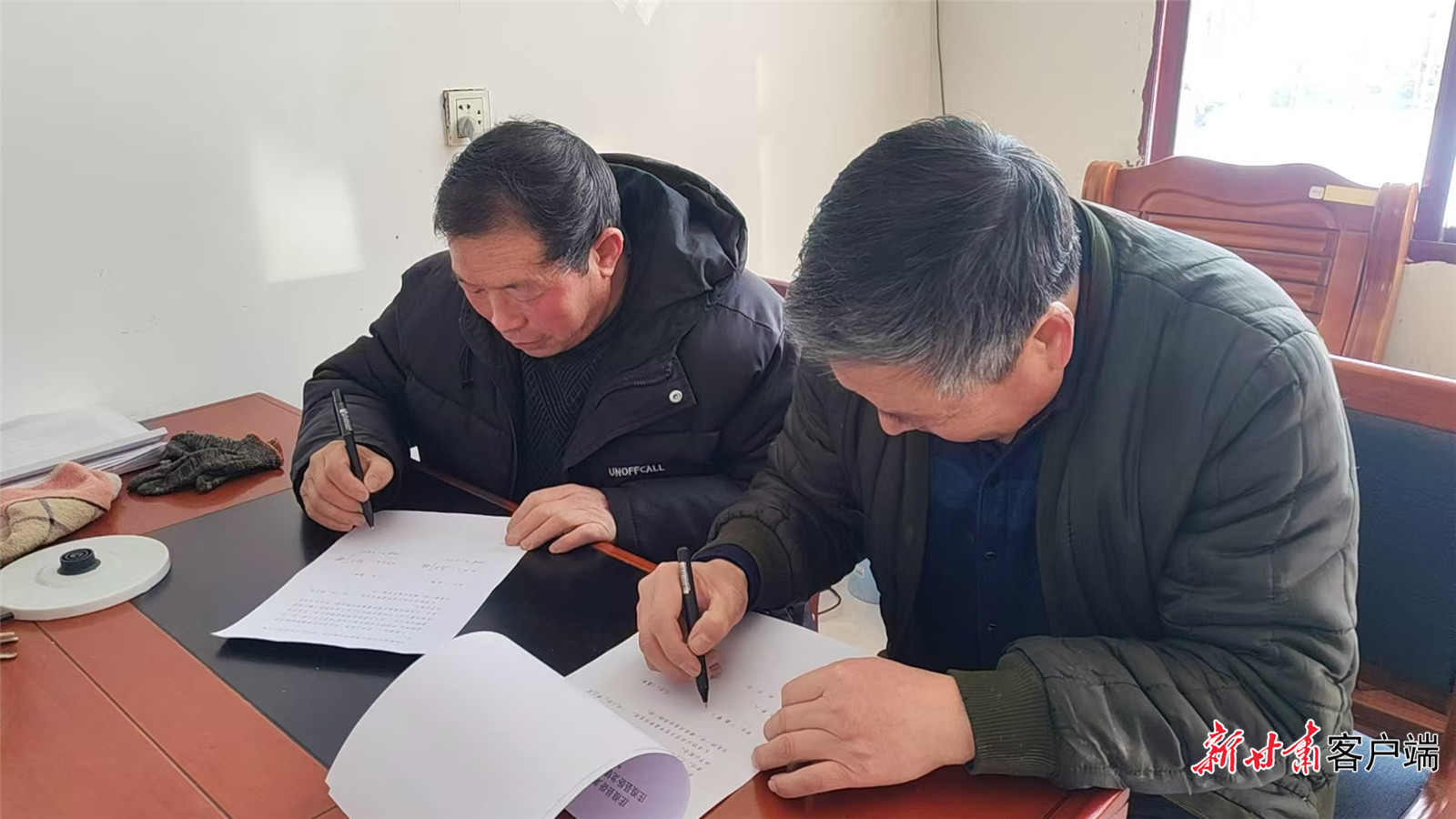 庄浪县卧龙镇魏湾村委会向村集体经济组织移交资产