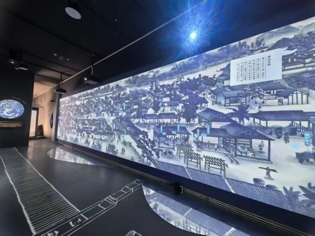 青花上河图（全媒体记者 邵静 摄）