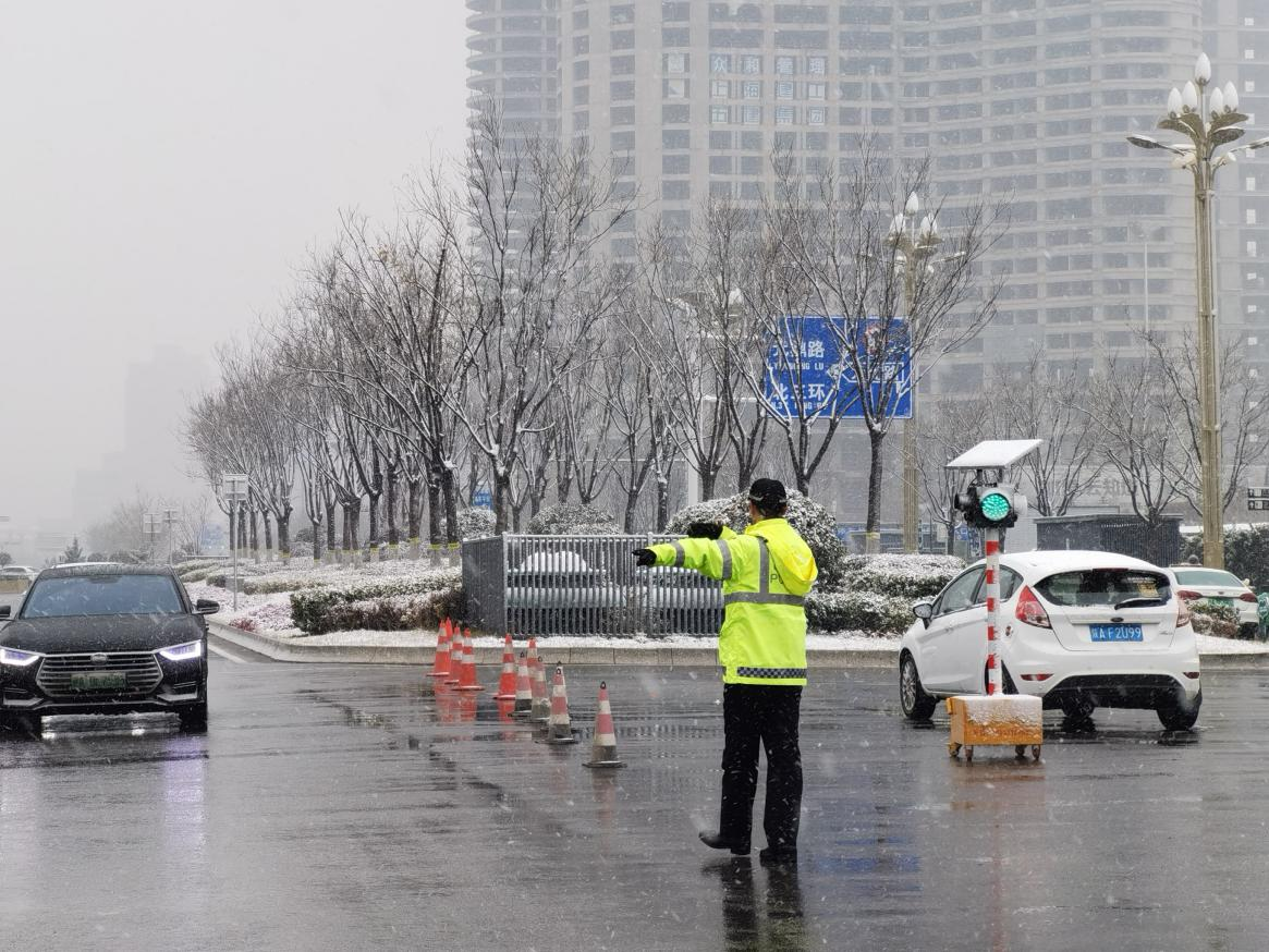 战风雪 保畅通！西安经开区全力守护群众出行“平安路”