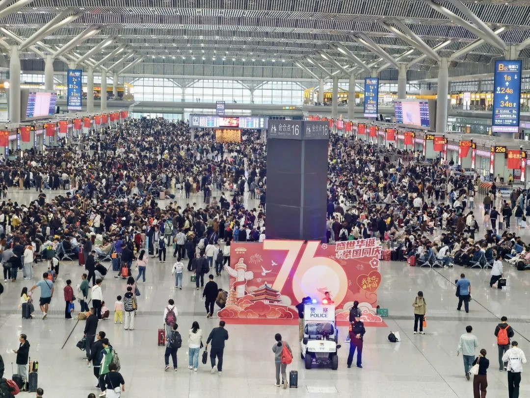 9800万人次背后的守护!西安铁路北客站广场管理中心2025年暖心服务交亮眼答卷